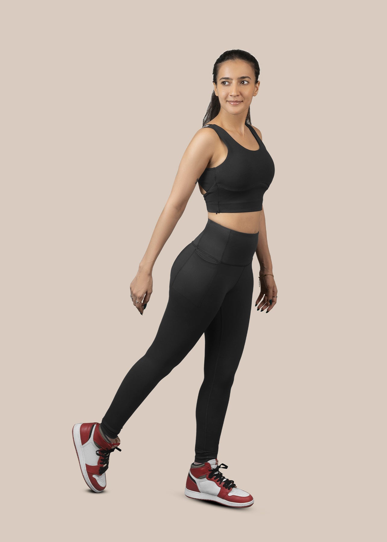 High Impact full coverage sports bra - Black - 2