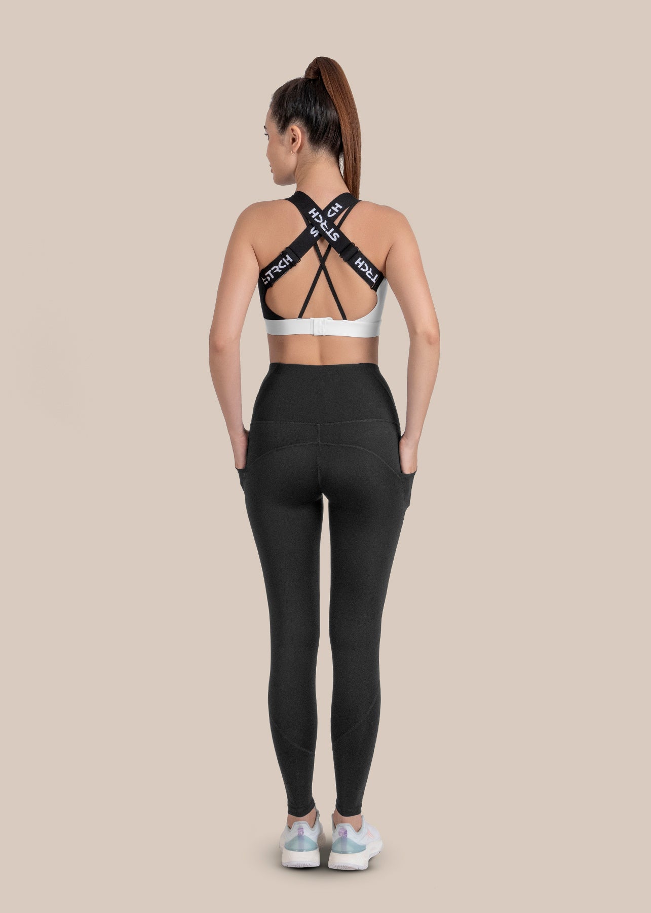 StrchFlex Medium support sports bra - Black - 8