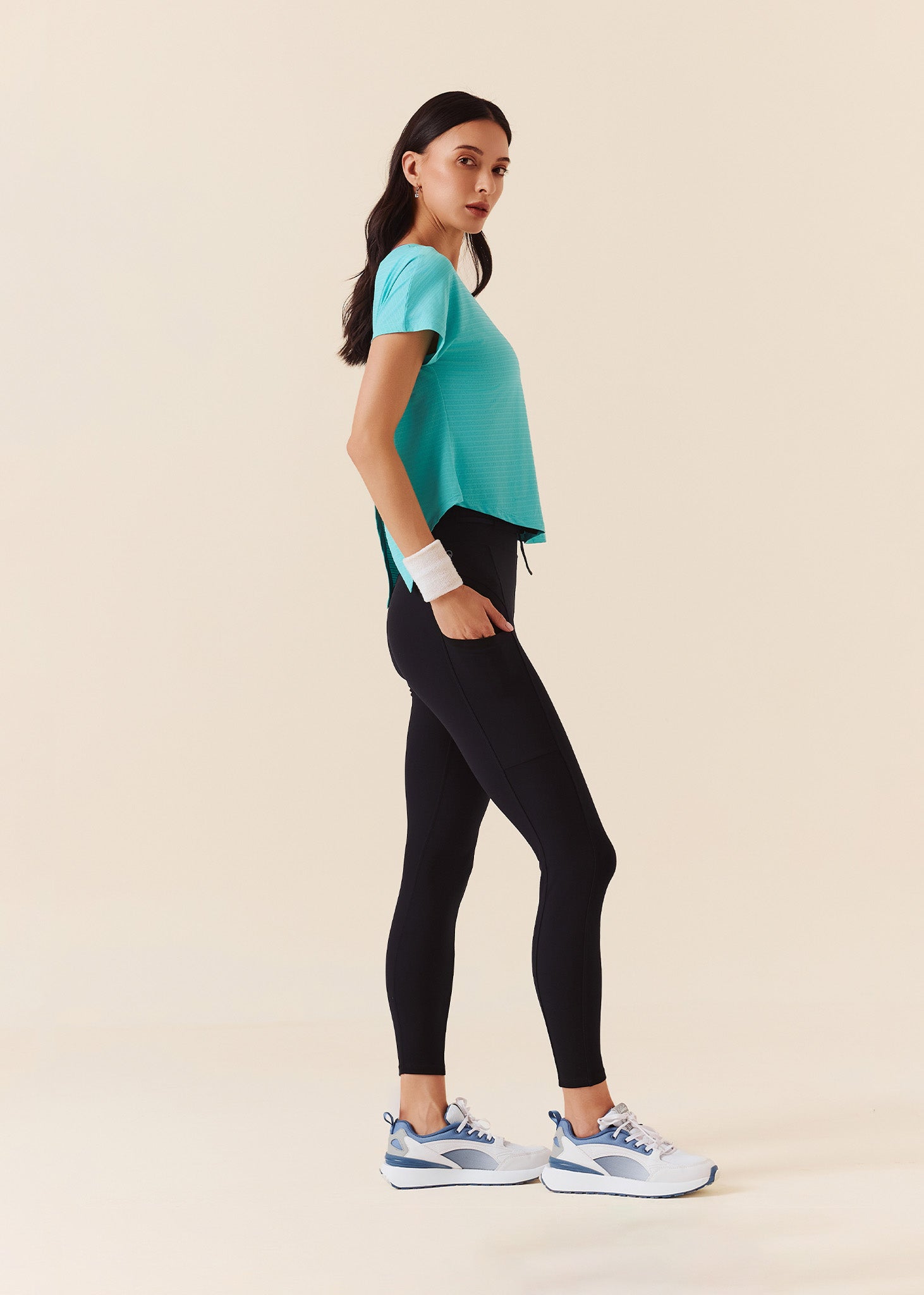Breatheable Cropped Back-slit Top - Turquoise