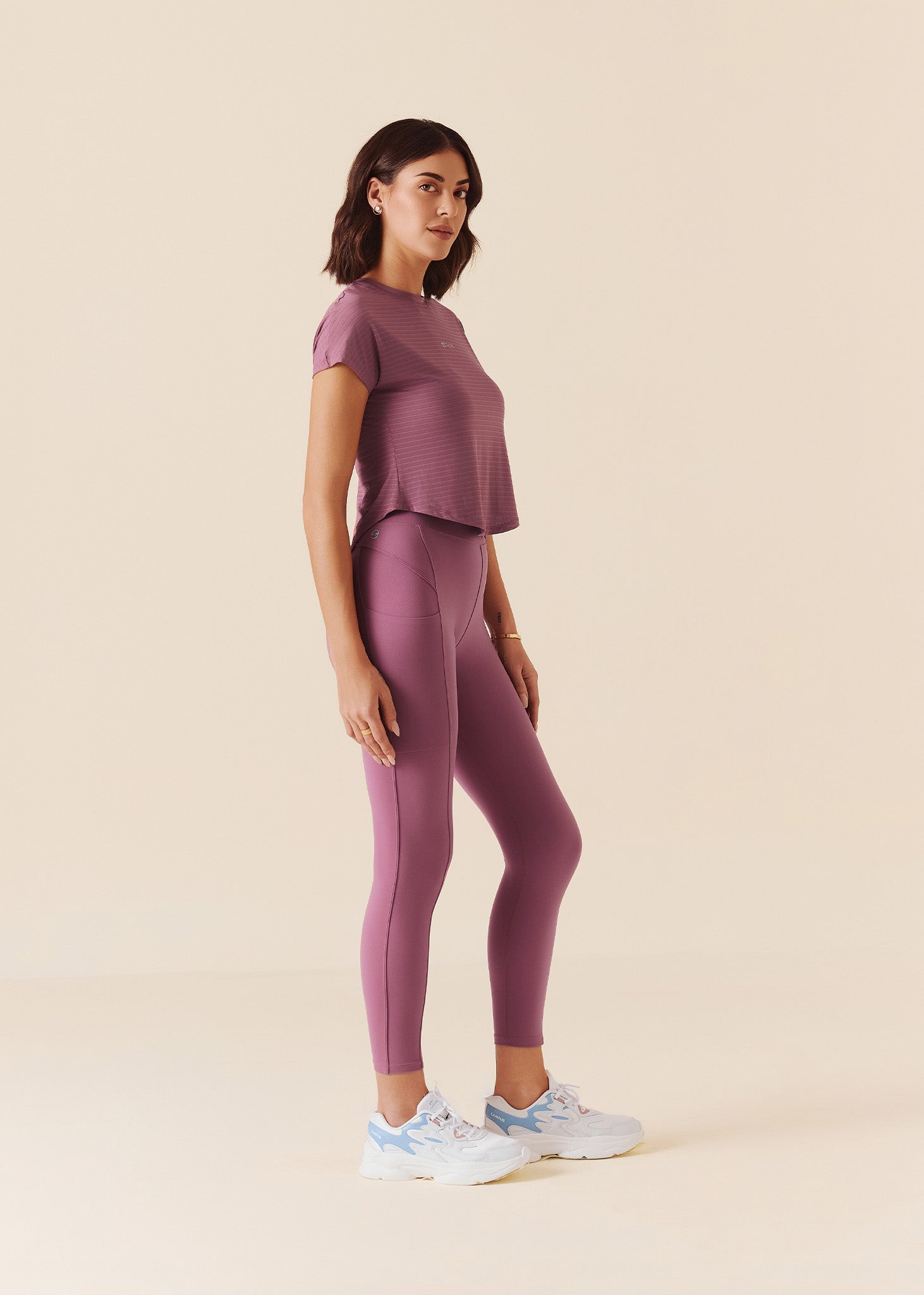 Breatheable Cropped Back-slit Top - Grape Nector