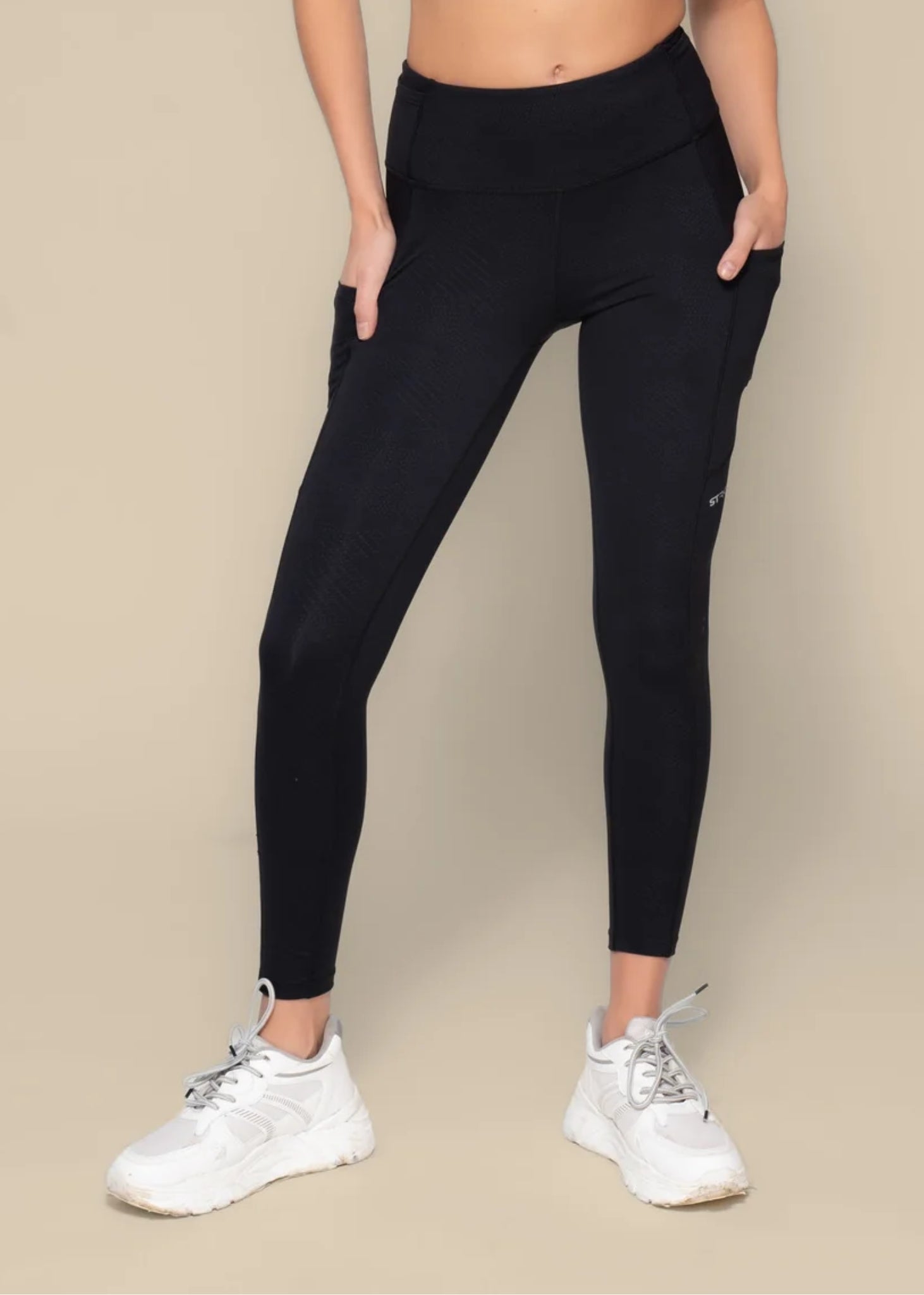 Play Core Embossed leggings - Black