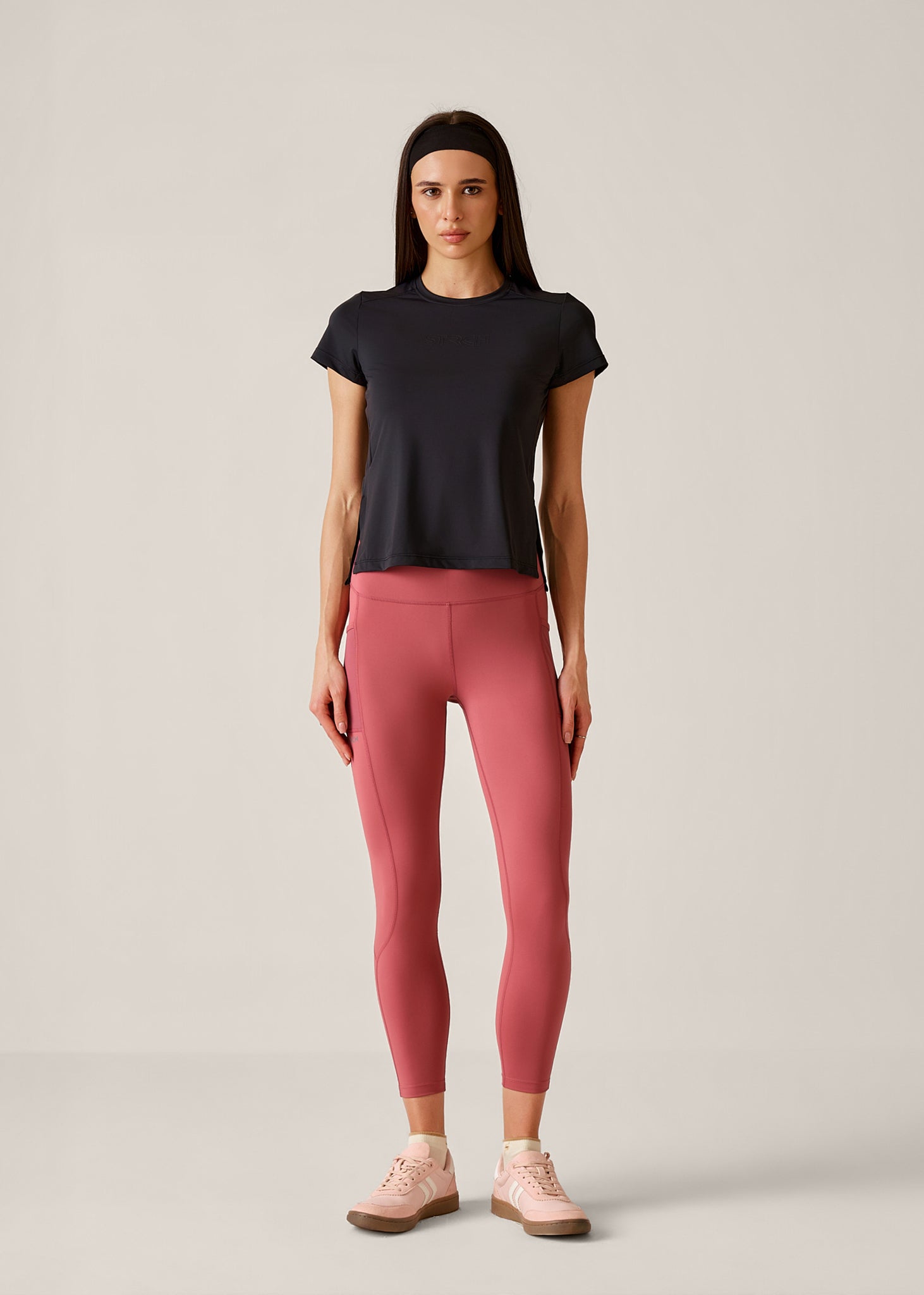 Airing Tee - Jet Black - 1
