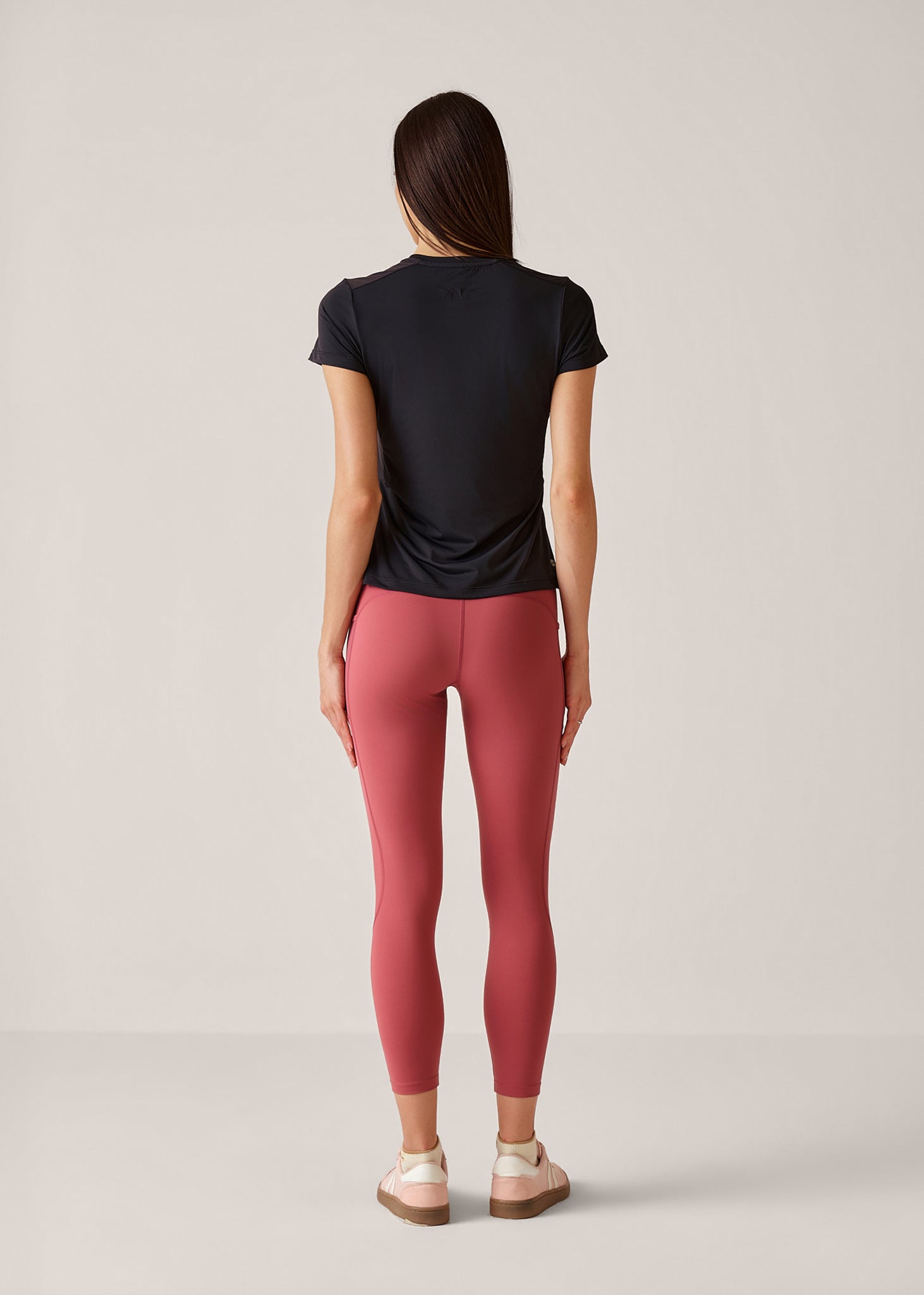 Airing Tee - Jet Black - 6